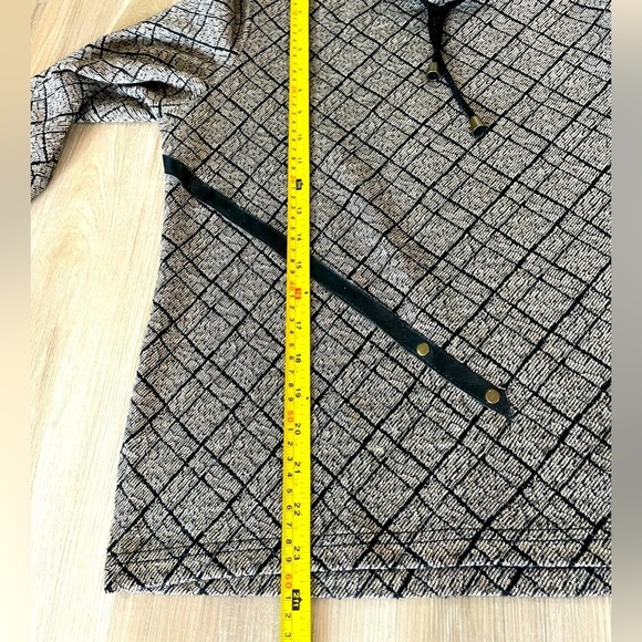 CAFE AU LAIT Vintage Cowl Neck Top with faux leather accents. Size Medium - Picture 9 of 9